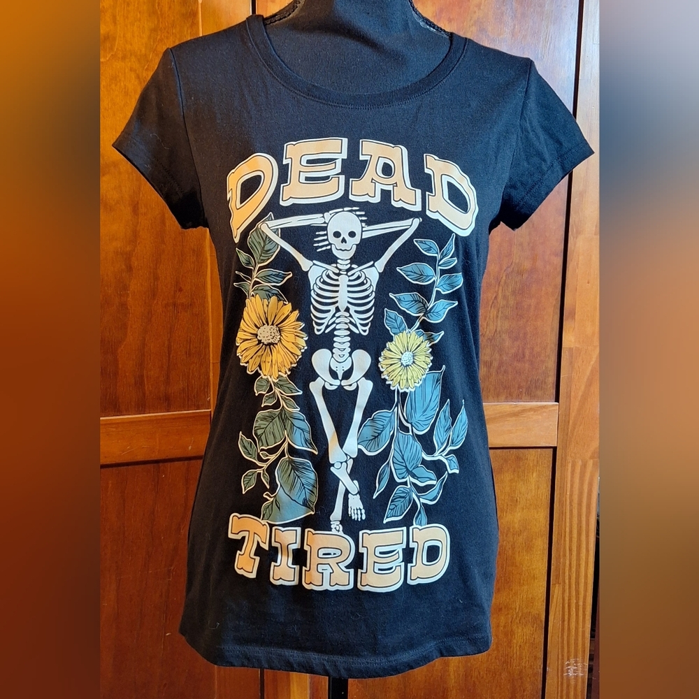 WOUND UP Black Graphic T-Shirt
